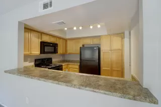 Photo #4: 6052900 Listing