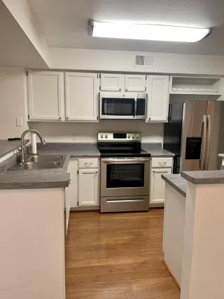 Photo #6: 6053924 Listing