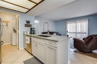 Photo #6: 6056011 Listing