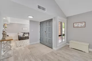 Photo #2: 6056146 Listing