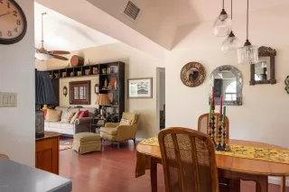 Photo #5: 6056502 Listing