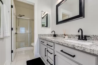 Photo #2: 6056617 Listing