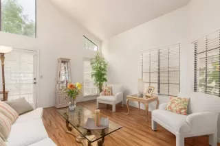 Photo #6: 6057244 Listing