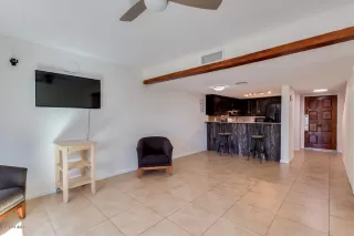 Photo #3: 6058217 Listing