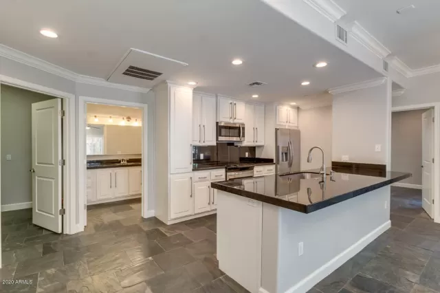 MLS: 6059696 Condo For Sale