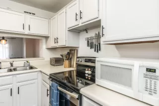 Photo #4: 6059880 Listing 