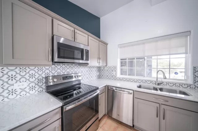 MLS: 6059905 Condo For Sale