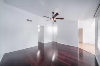 Photo #5: 6059905 Listing