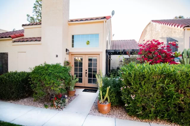 MLS: 6060760 Condo For Sale