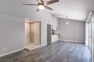 Photo #5: 6061008 Listing