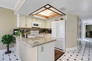 Photo #6: 6061376 Listing