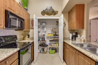 Photo #5: 6061458 Listing