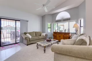 Photo #4: 6062305 Listing