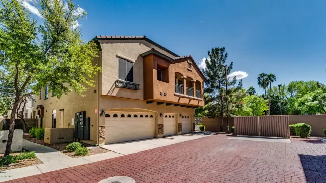 MLS: 6062361 Condo For Sale