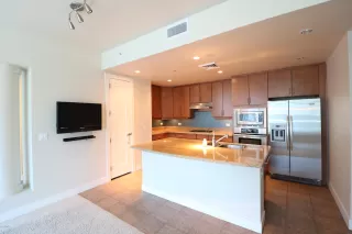 Photo #5: 6063000 Listing