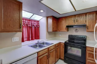 Photo #5: 6063101 Listing