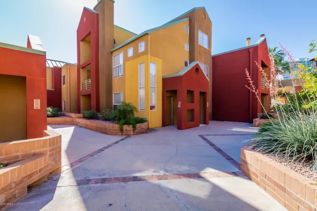 MLS: 6064022 Condo For Sale