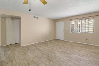 Photo #5: 6064162 Listing