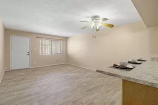 Photo #6: 6064162 Listing