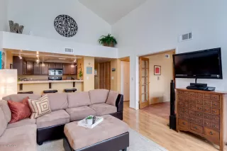 Photo #5: 6064395 Listing