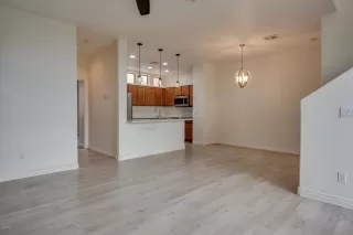 Photo #5: 6065597 Listing