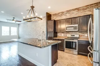 Photo #1: 6065702 Listing