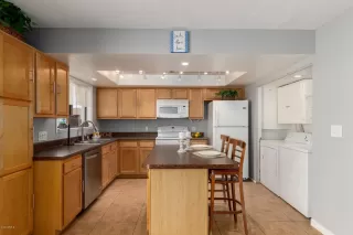 Photo #5: 6066313 Listing