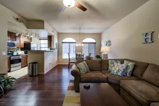 Photo #6: 6068060 Listing