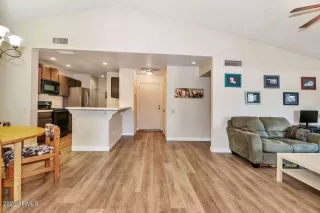 Photo #5: 6068401 Listing 