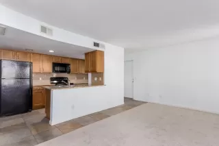 Photo #6: 6068561 Listing