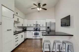 Photo #1: 6068588 Listing 