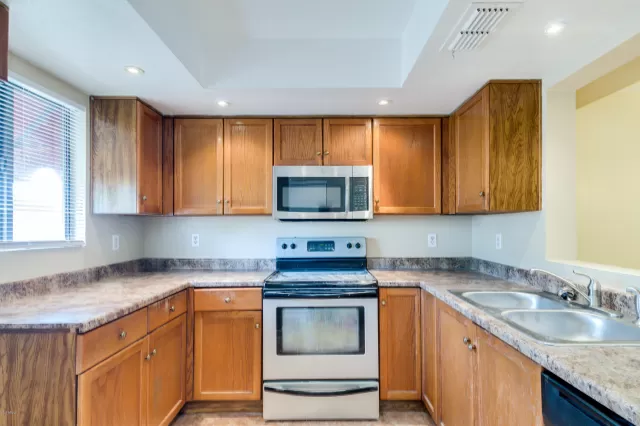 MLS: 6068918 Condo For Sale