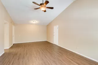 Photo #5: 6069122 Listing