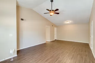 Photo #6: 6069122 Listing