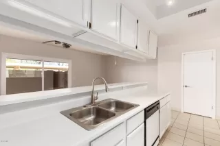 Photo #5: 6069333 Listing