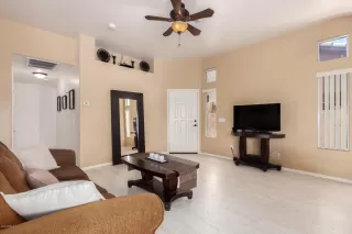 Photo #6: 6069873 Listing