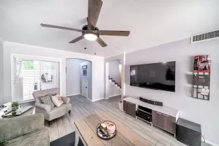 Photo #2: 6070284 Listing 