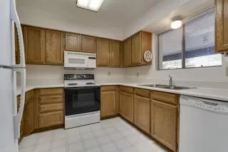 Photo #5: 6070686 Listing