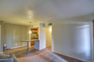 Photo #4: 6071200 Listing 