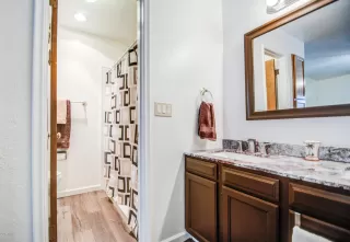 Photo #5: 6071923 Listing