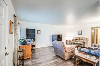 Photo #6: 6071923 Listing