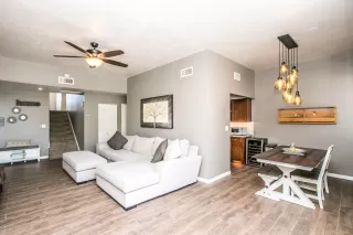 Photo #4: 6072217 Listing