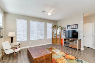 Photo #6: 6075395 Listing