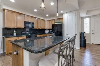 Photo #2: 6075707 Listing