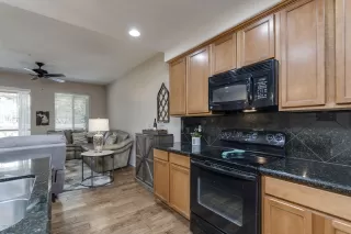 Photo #5: 6075707 Listing