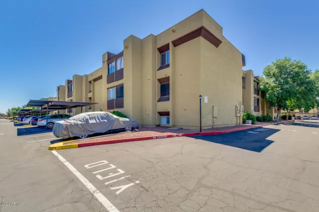 MLS: 6075912 Condo For Sale