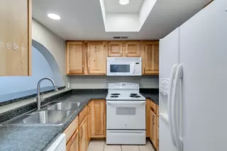 Photo #5: 6076434 Listing