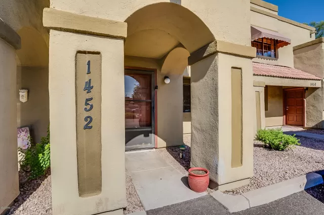 MLS: 6077487 Condo For Sale