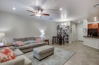 Photo #5: 6078570 Listing