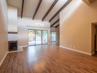 Photo #6: 6078867 Listing